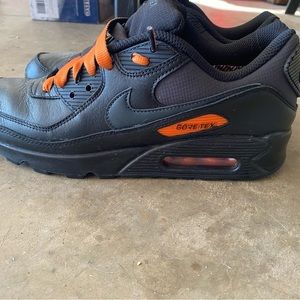 Goretex mens Nike air max size 7.5